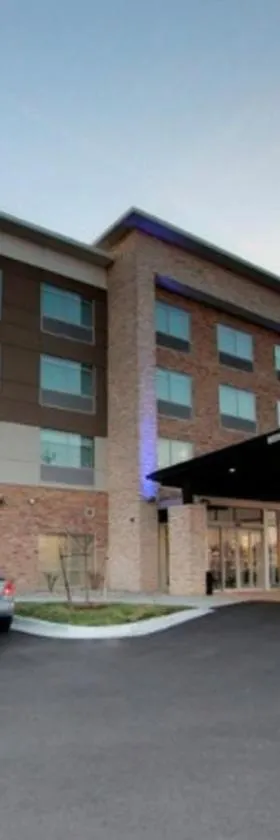 Holiday Inn Express & Suites - Detroit North - Roseville by IHG，位于罗斯维尔的酒店
