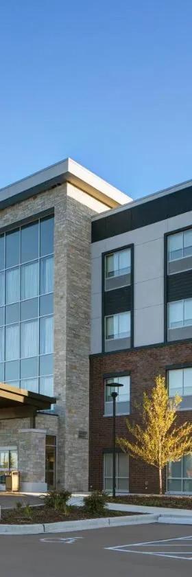 Holiday Inn Express & Suites - Milwaukee - Brookfield by IHG，位于布鲁克菲尔德的酒店