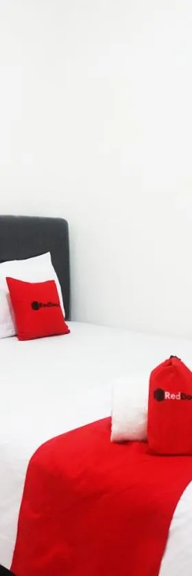 RedDoorz @ Jalan Tanjung Blitar，位于勿里达的酒店