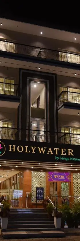HOLYWATER Hotel by Ganga Kinare #150 mts from Ganga Ghat Rishikesh，位于瑞诗凯诗的酒店
