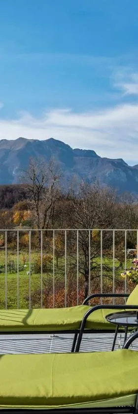 Velebit Lodge，位于Lovinac的酒店
