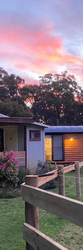 Ionaforest Yurt，位于Wingello的酒店