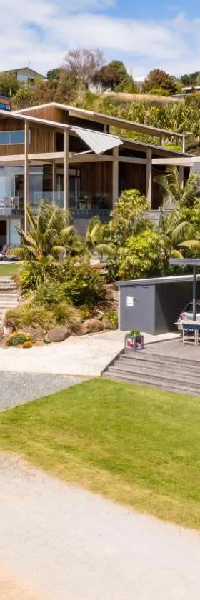 Golden Sand Beachfront, Cable Bay Stays, Cable Bay, Northland，位于库珀海滩的酒店