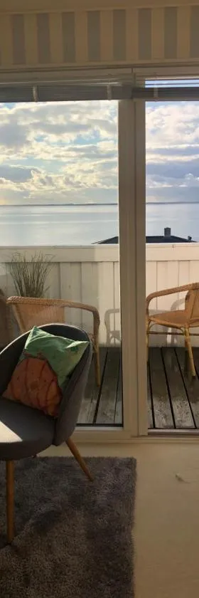 Dejligt værelse med eget bad og havudsigt，位于阿森斯的酒店