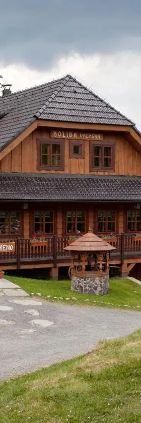 Koliba Valaška，位于特罗亚诺维采的酒店