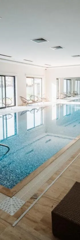 Hotel Barcode Wellness & Spa，位于松博尔的酒店