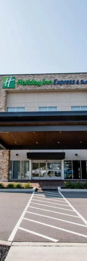 Holiday Inn Express & Suites Tonawanda - Buffalo Area by IHG，位于托纳万达的酒店
