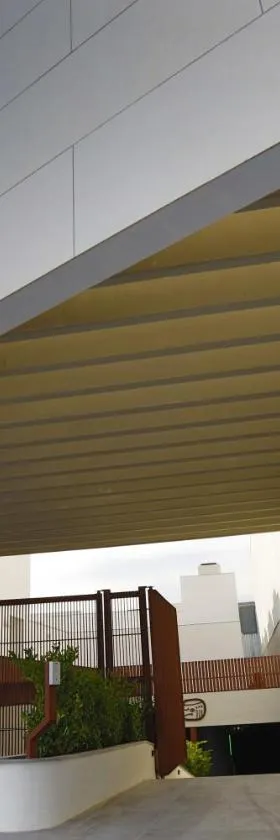 Hotel Loob Valencia，位于米斯拉塔的酒店