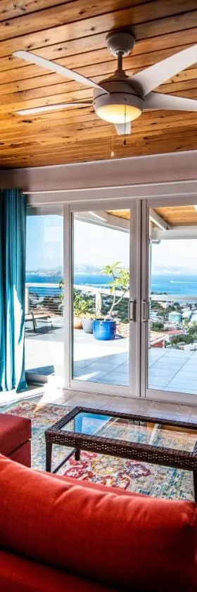Fantastic Penthouse at Sunset Serenade Suites，位于Enighed的酒店