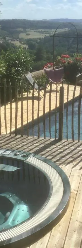 1 logis à Domme - Piscine & SPA，位于多姆的酒店