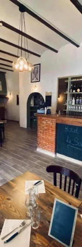 Hôtel Restaurant Le Saint Gillois，位于圣吉尔的酒店