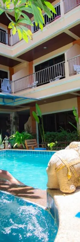 Seven Seas Hotel Patong Beach，位于芭东海滩的酒店