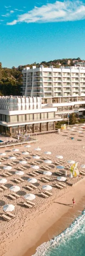 The Palace Hotel, Sunny Day，位于圣君士坦丁和海伦那的酒店
