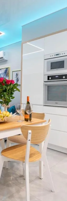 NEW Apartament VIP BLUE Warszawa+PARKING，位于Wola Mrokowska的酒店