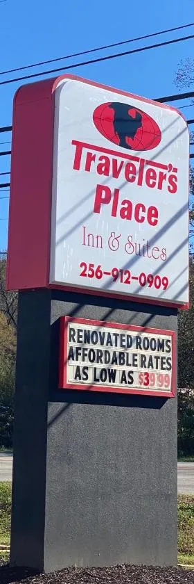 Traveler's Place Inn & Suites，位于斯科茨博罗的酒店