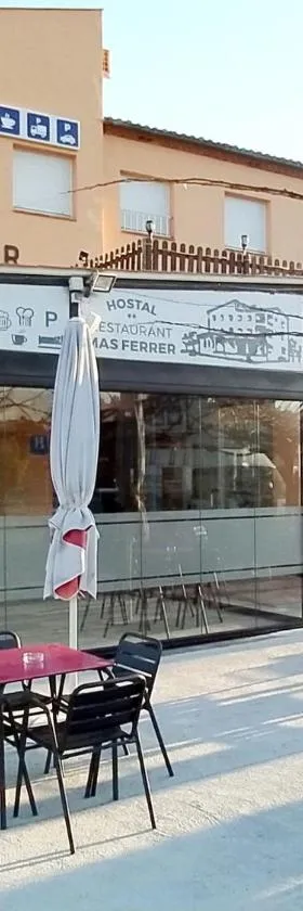 Hostal Mas Ferrer，位于Cornellá de Terri的酒店
