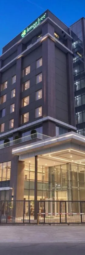 Lemon Tree Hotel, Jhansi，位于占西的酒店