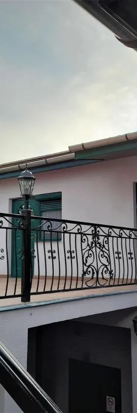 Bársony Vendéglő és Panzió，位于Szécsény的酒店