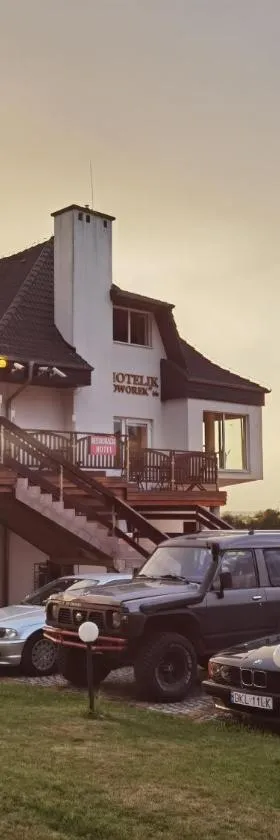 Hotelik Dworek Legnickie Pole 4km od Legnicy，位于Legnickie Pole的酒店