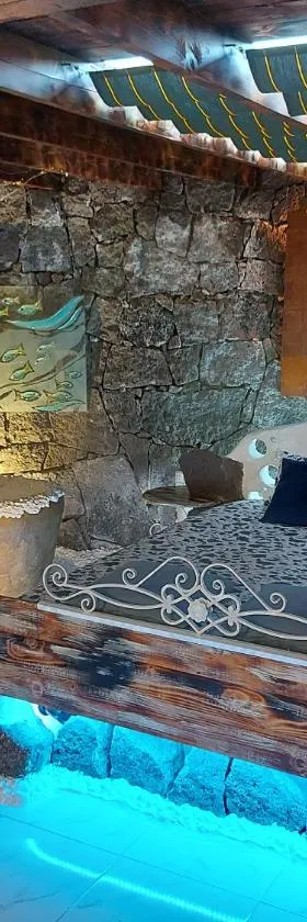 ALOELUX VILLA ! - Private Villa with Jacuzzi, cinema ,massage ,wonderful view, art desing villa，位于Conil的酒店