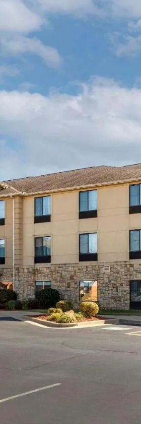Comfort Inn & Suites Russellville I-40，位于拉塞尔维尔的酒店
