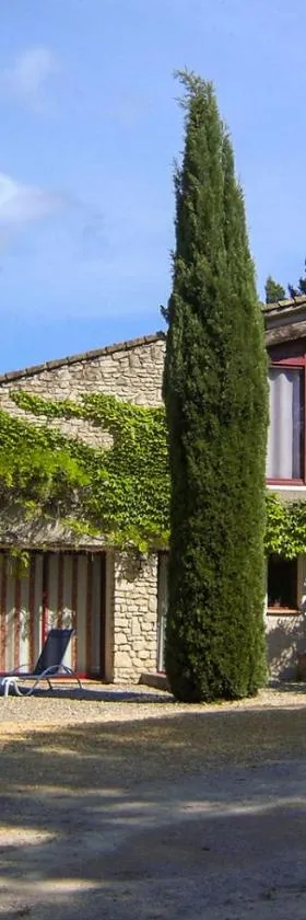 Le Clos des Chênes，位于Lagarde-Paréol的酒店
