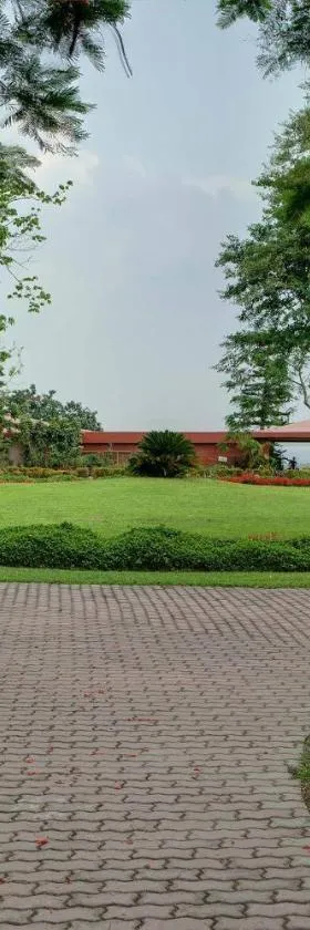 Sinclairs Retreat Dooars, Chalsa，位于Chālsa的酒店