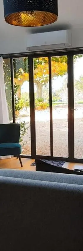 La Parenthèse, Rez de jardin indépendant, 4 étoiles，位于Fleurieu-sur-Saône的酒店