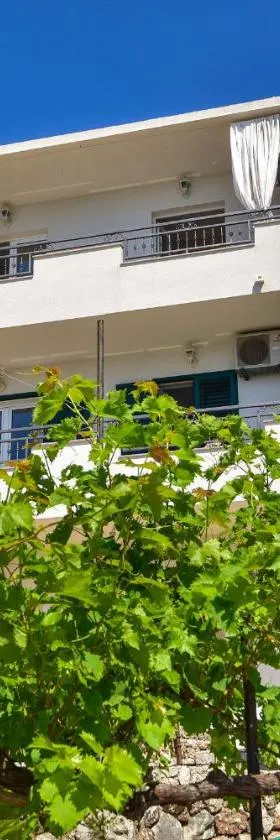 Apartments Nina & Mili，位于伊格拉恩的酒店