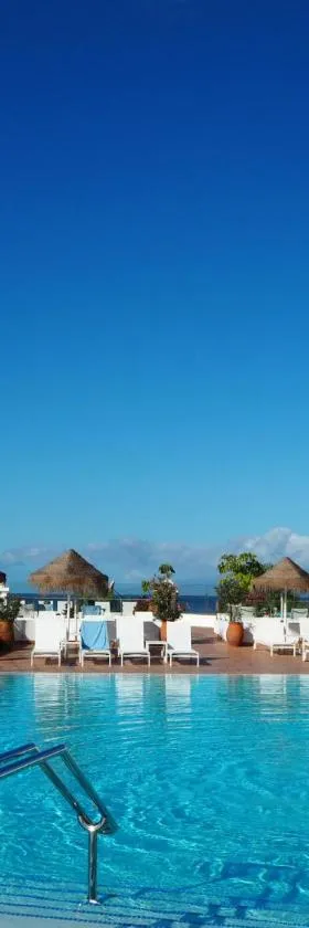 火烈鸟海滩伴侣公寓，位于阿德耶的酒店