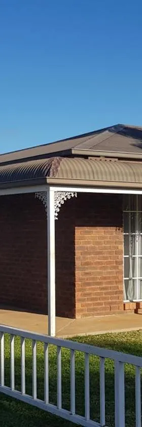 Centrepoint Motel Deniliquin，位于德尼利昆的酒店