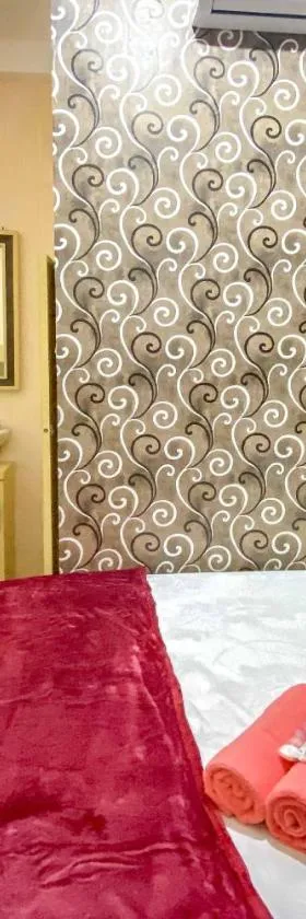 Tini's Guest House Malang Mitra RedDoorz，位于Betek的酒店