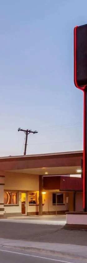 克洛维斯伊克诺旅馆，位于克洛维斯的酒店