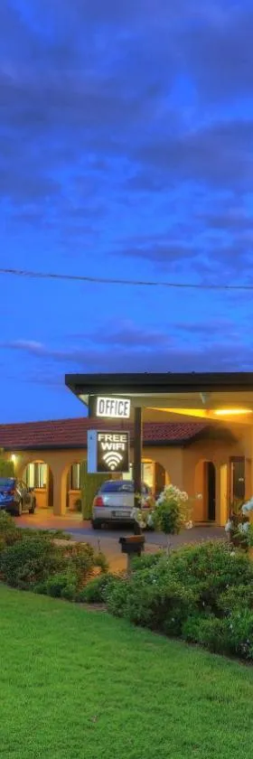 双天鹅汽车旅馆 ，位于因弗雷尔的酒店