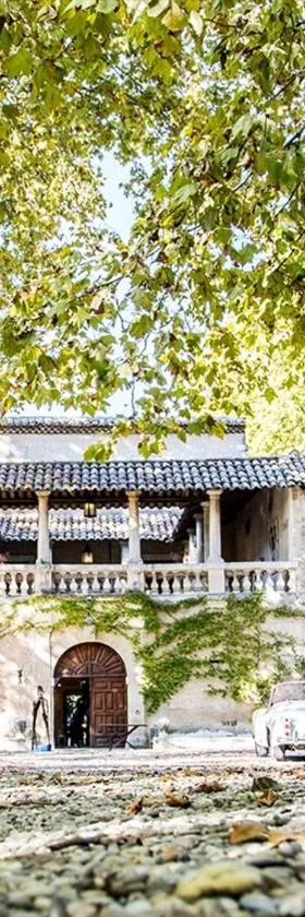 堡布里山庄商会酒店，位于圣洛朗代阿尔布雷的酒店