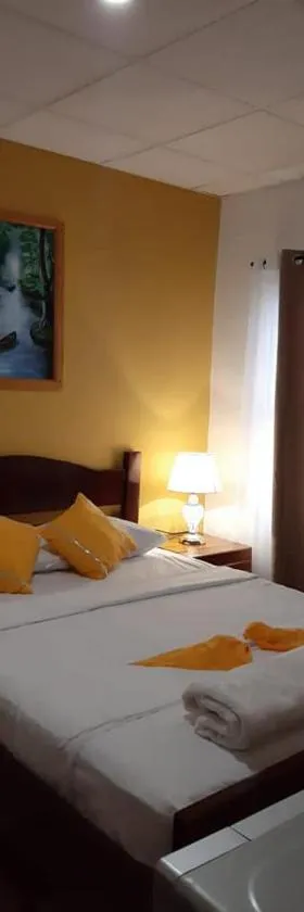 SAINT Charles Inn, Belize Central America，位于蓬塔戈尔达的酒店