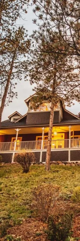The Outlook Lodge，位于Green Mountain Falls的酒店