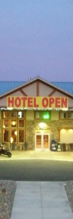 A Riverside Inn Travelodge by Wyndham，位于费尔普莱的酒店