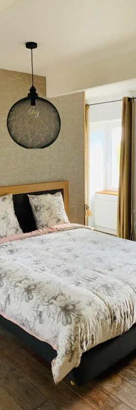 LE DOMAINE DE COAT ROGAN, La chambre du Jaudy，位于Pommerit-Jaudy的酒店