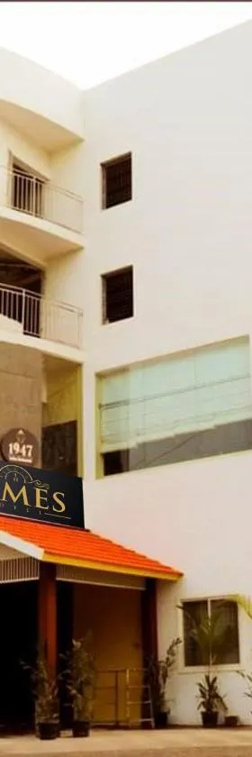 The Times Hotel，位于卡卡纳德的酒店