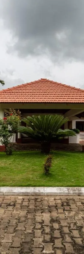 KSTDC Hotel Mayura Yagachi, Belur，位于Belūr的酒店