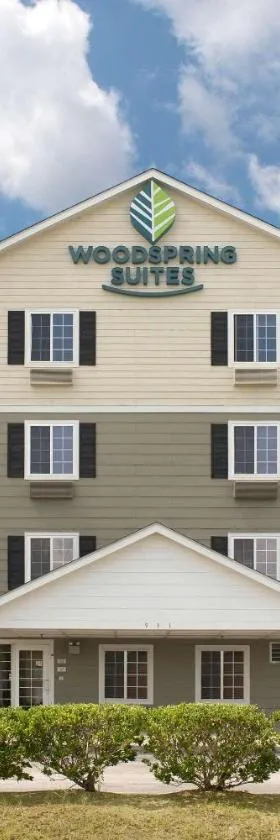 WoodSpring Suites Columbia Fort Jackson，位于Royal Pines Estates的酒店