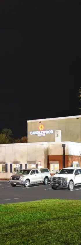 萨姆特烛木套房酒店，位于萨姆特的酒店
