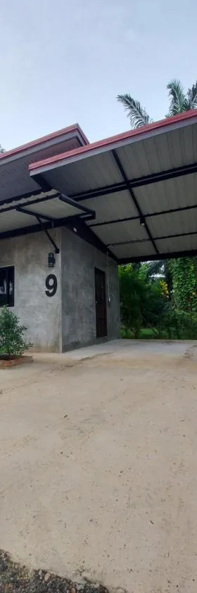 ชาลีรีสอร์ท ชุมพร，位于春蓬的酒店
