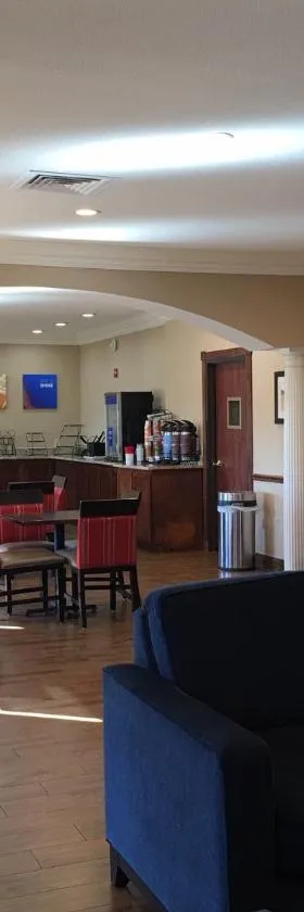 厄尔利布朗伍德康福特茵酒店，位于Early的酒店