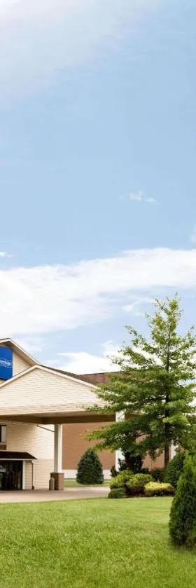 Travelodge by Wyndham Clinton Valley West Court，位于Clinton的酒店