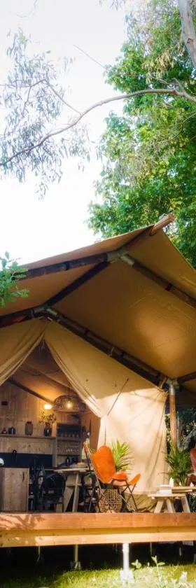 Castlemaine Gardens Luxury Safari Tents，位于卡斯尔梅恩的酒店