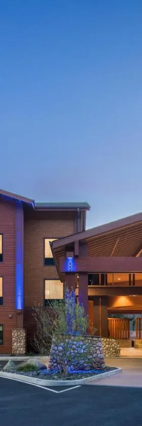 Holiday Inn Express Klamath - Redwood Ntl Pk Area by IHG，位于克拉马斯的酒店
