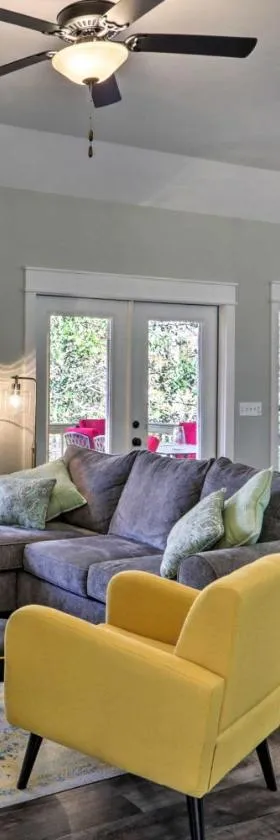 White Oak Creek Home with Views, Deck and Pool Access!，位于尤福拉的酒店