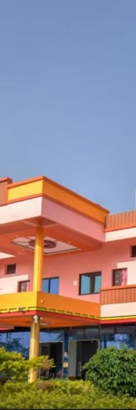 Hotel Nisarg Lodging And Restaurant，位于奥兰加巴德的酒店